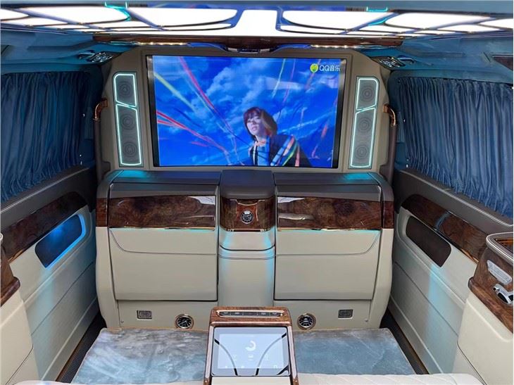 Partisi TV Mobil Untuk Kelas Van Vito / V Mewah