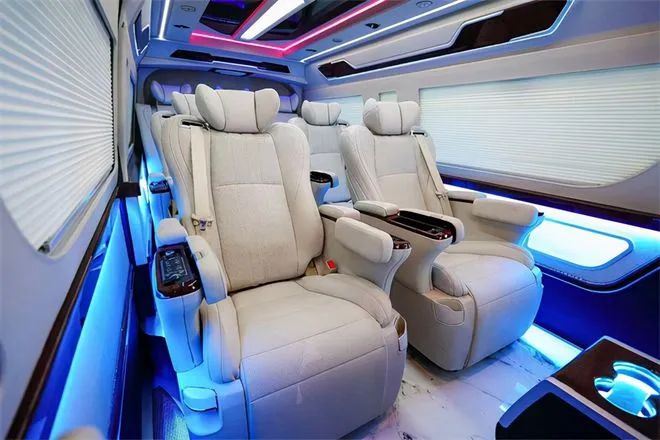 Penyempurnaan Interior Toyota Hiace Sembilan Kursi Termasuk Kursi, Lampu Kuba...