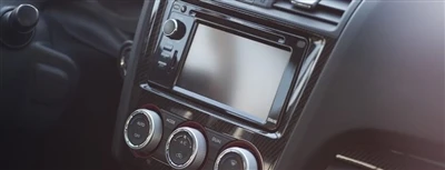 Apa saja yang harus saya perhatikan saat memasang kembali audio mobil?