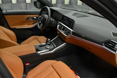 BMW Memperkenalkan Versi Modifikasi Baru dari BMW 330i.