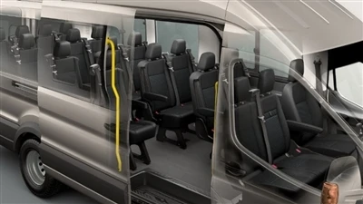 Apakah Ford Transits dilengkapi dengan kursi?